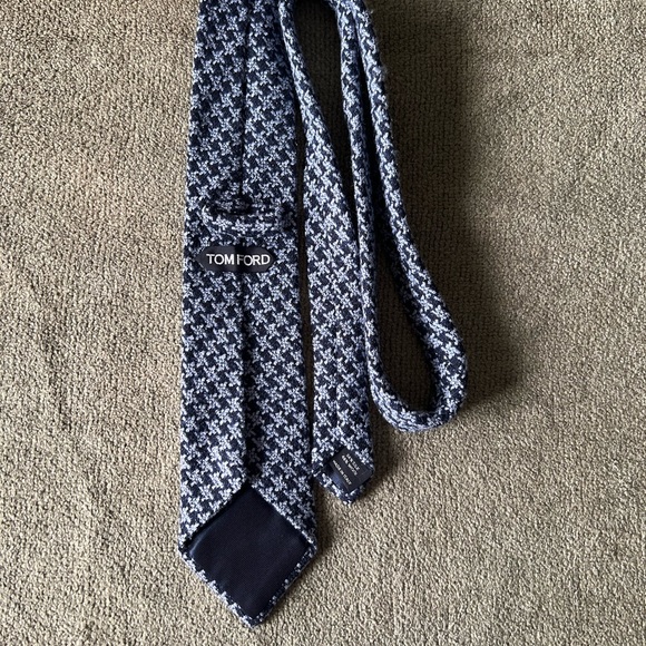 TOM FORD PURE LUXURY silk and wool Tie $298 - Picture 4 of 4